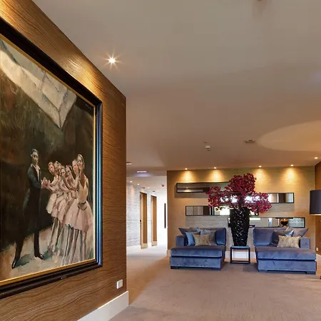 The George Hotel